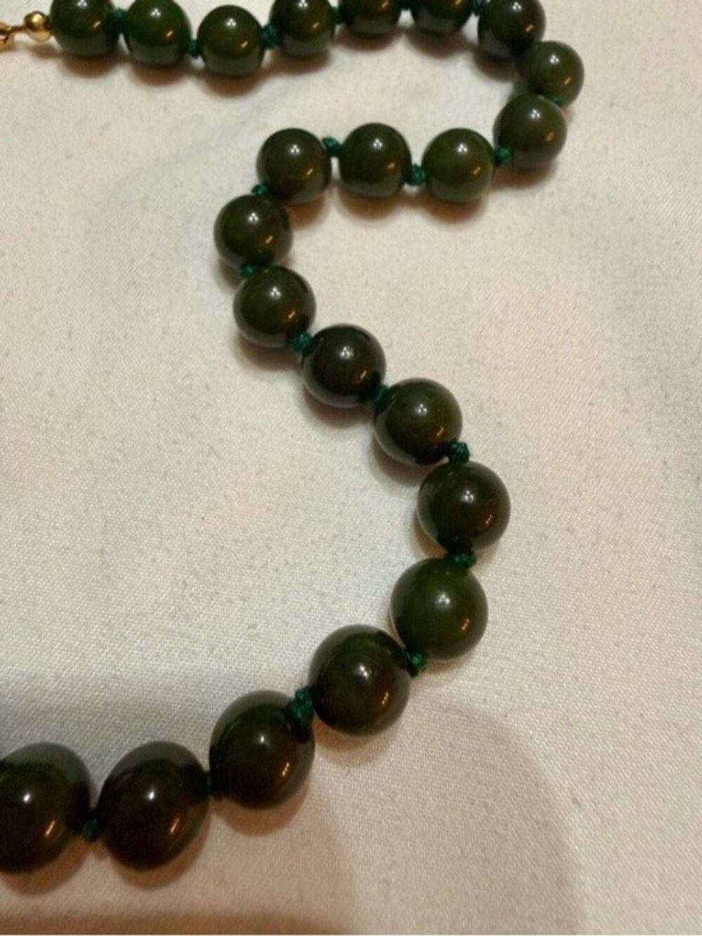 Vintage B.C. Nephrite Jade Knotted Necklace - Cariboo Jade Shoppe (20") - Picture 2 of 8